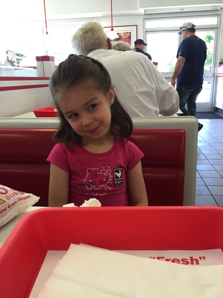 We went to IN-N-Out for lunch. 